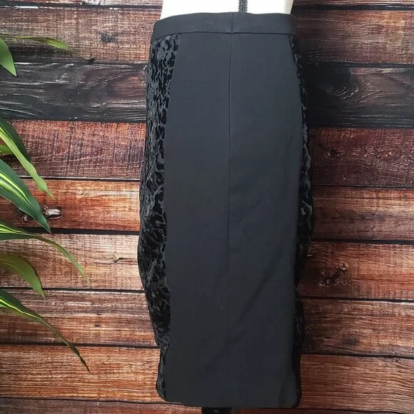 Ann Taylor Pencil Skirt Size 2 Black Velvet Leopard Zip Back - Picture 3 of 8